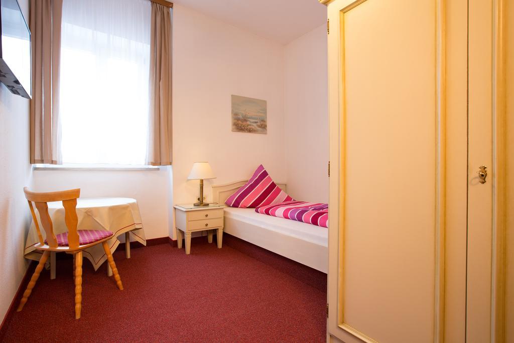 Gasthof Zum Lamm Hotel Garmisch-Partenkirchen Szoba fotó