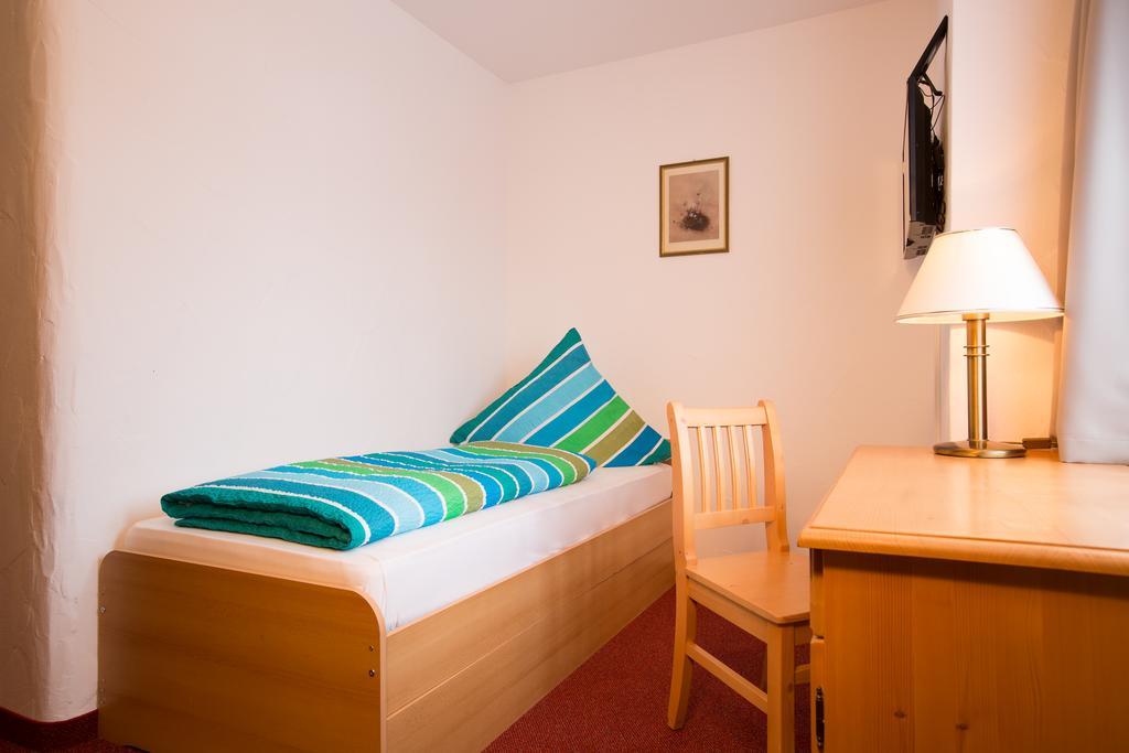 Gasthof Zum Lamm Hotel Garmisch-Partenkirchen Szoba fotó