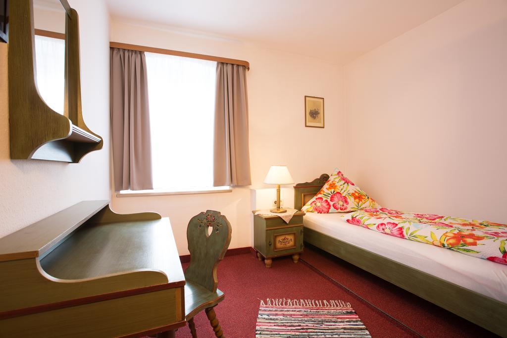 Gasthof Zum Lamm Hotel Garmisch-Partenkirchen Szoba fotó