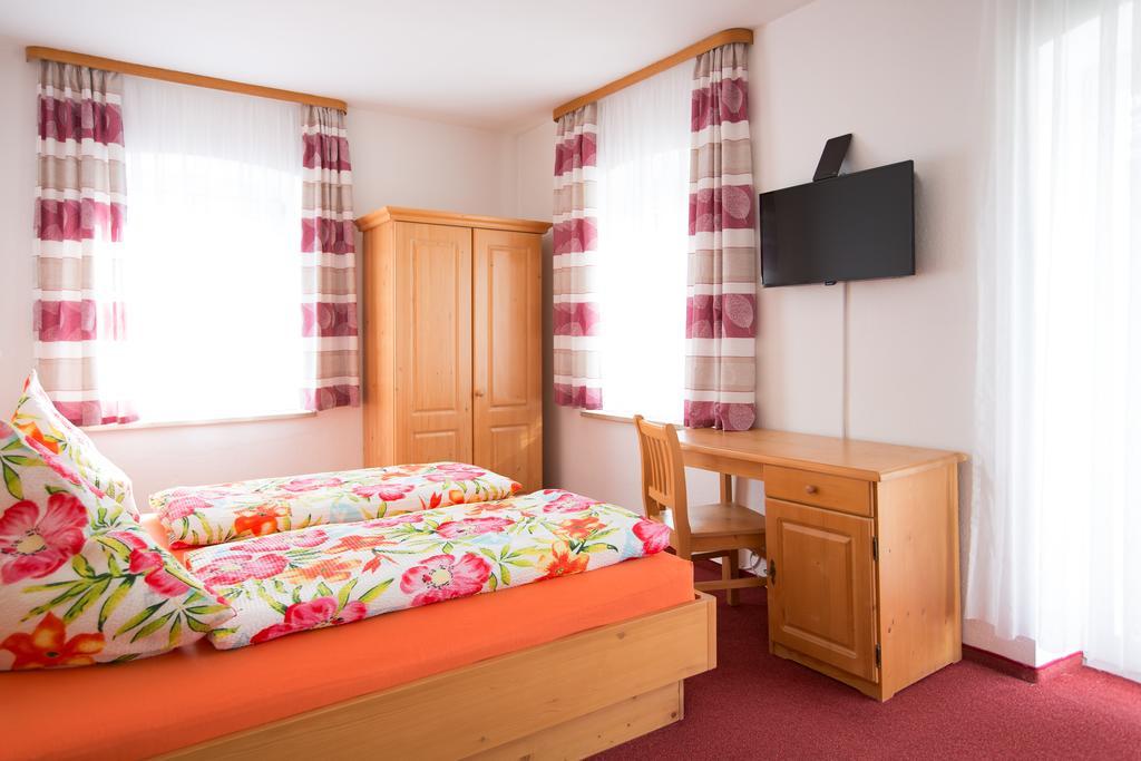 Gasthof Zum Lamm Hotel Garmisch-Partenkirchen Szoba fotó